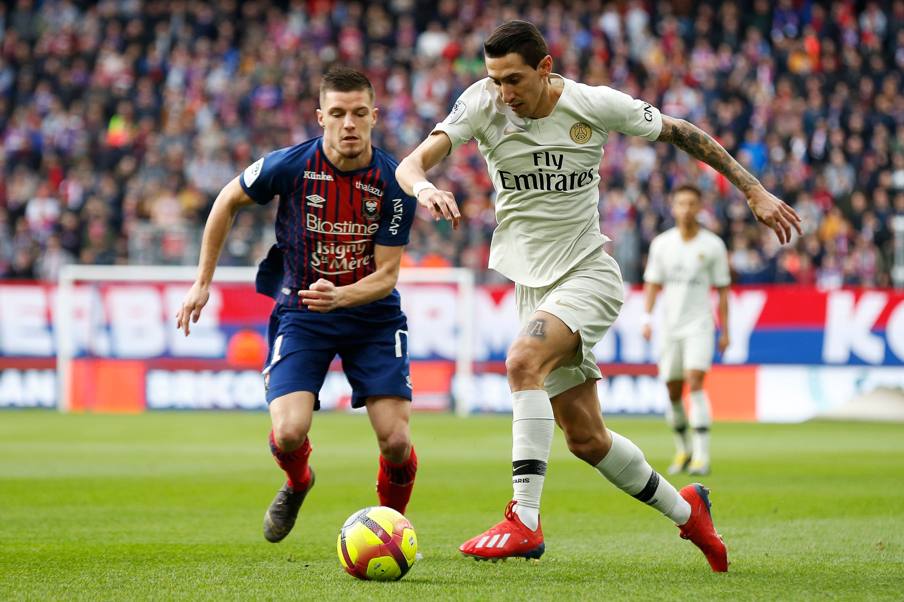 图片报：虽然脚踝疼痛感依然强烈，但基米希想带伤出战阿森纳（图片报：脚踝伤痛未愈，基米希欲带伤出战阿森纳）