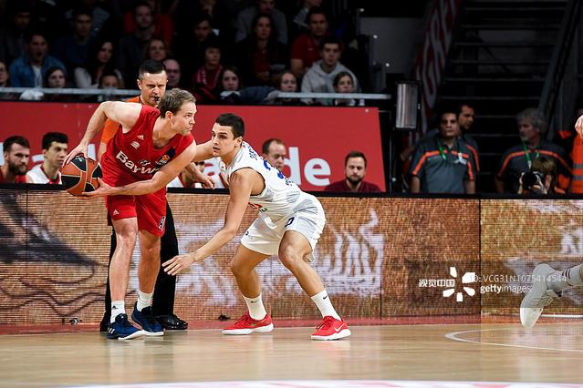 法兰克福后卫：巴萨的比赛风格非常大胆，你会欣赏他们的水平（法兰克福后卫称赞巴萨：打法大胆，水平令人称道）