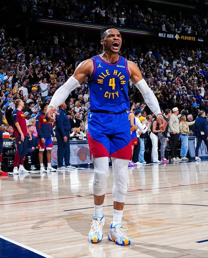 表现不俗！布伦森23中10砍下30分9助攻（布伦森发挥稳健：23投10中砍下30分9助攻）