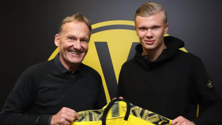 从“饼王”变成全能内线！架起鱼腩半边天 他凭1点就敢拿1亿（从“饼王”到全能内线！撑起鱼腩半边天，凭一招敢搏亿元合同）