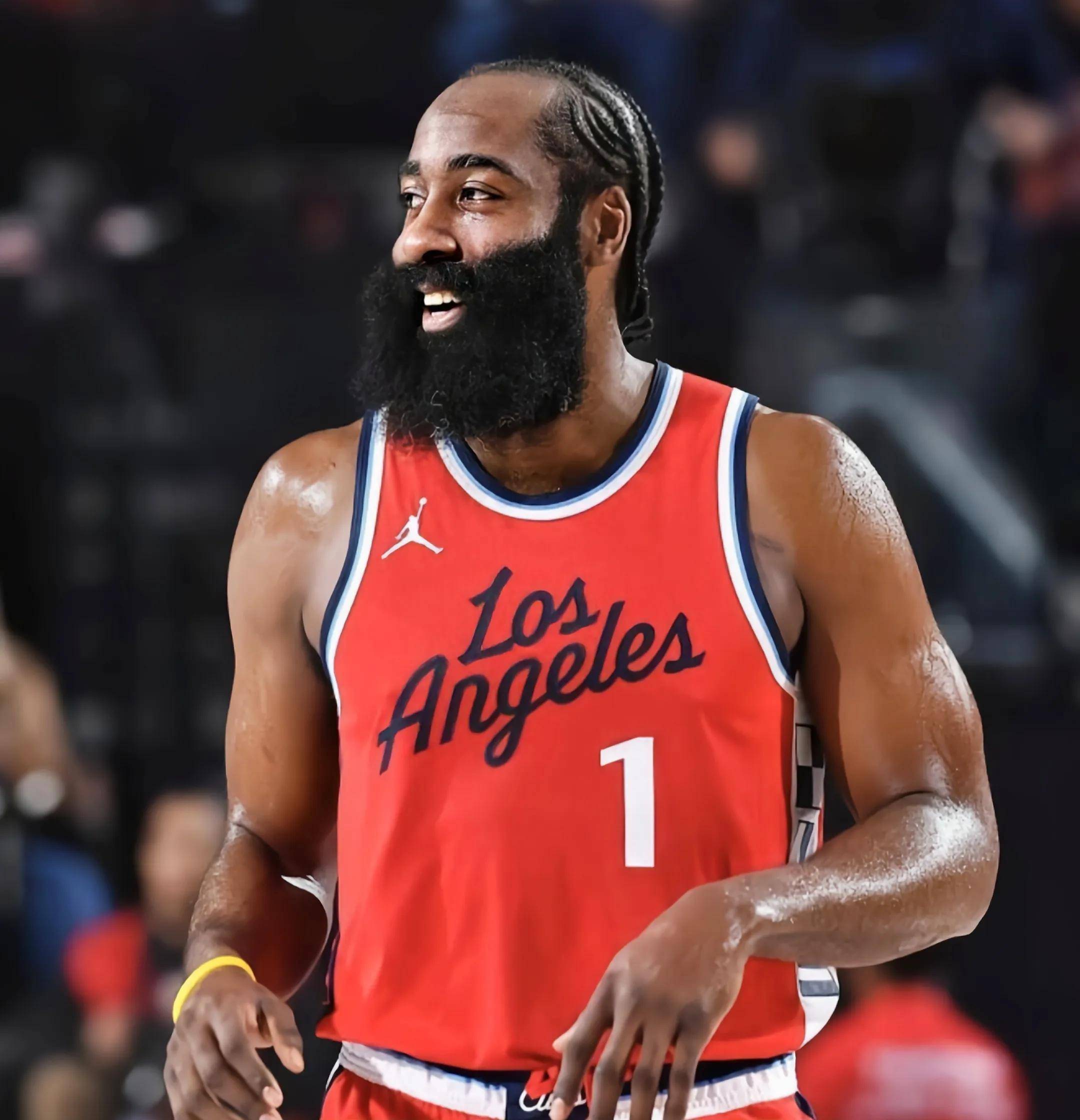 曼联球探部门两轮裁员至80人，调整人才发掘策略（曼联两轮精简球探团队至80人，重塑人才发掘策略）